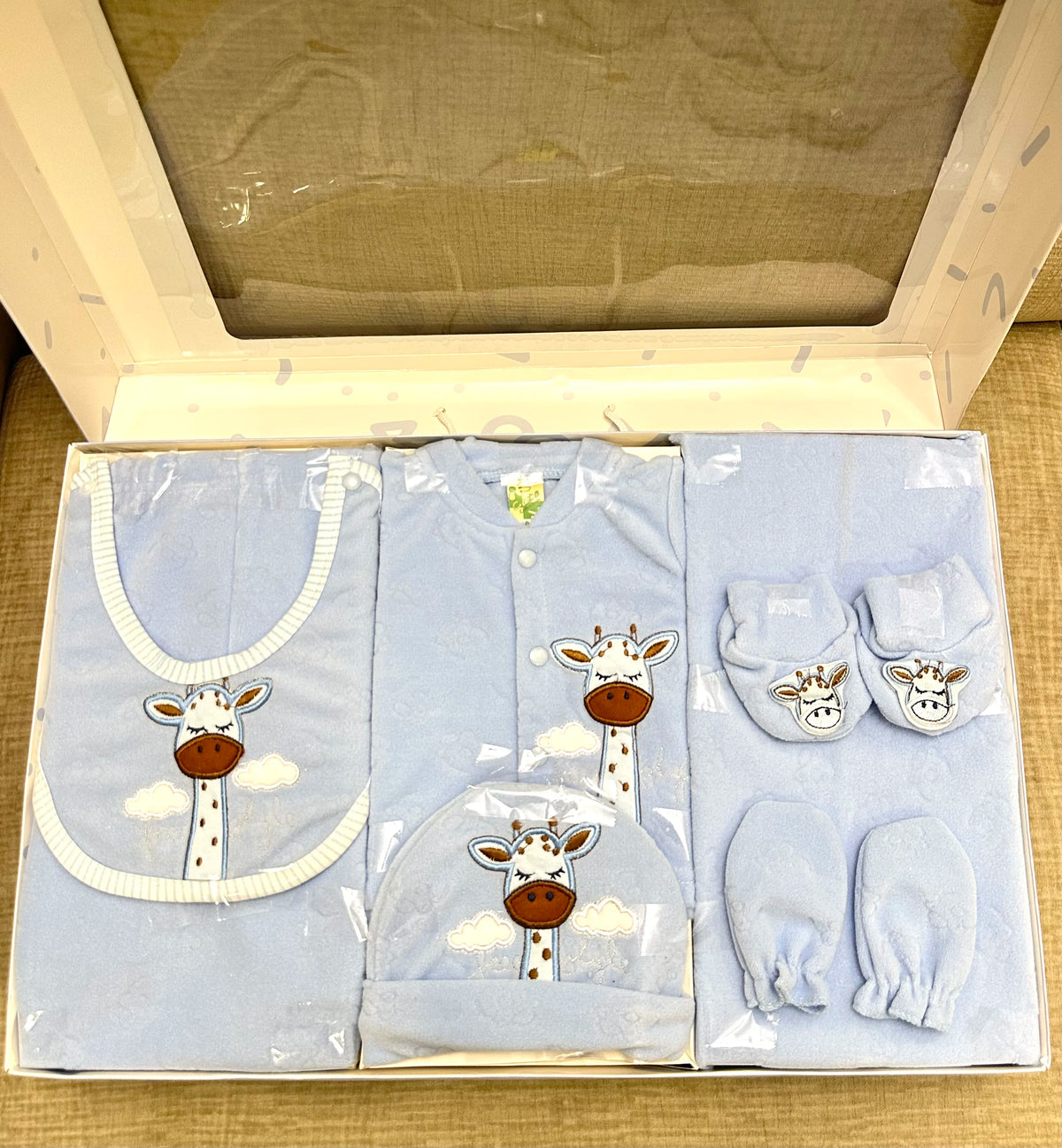 10-Piece Newborn Baby Gift Set | Shirt, Pyjama, Cap & Baby Essentials 🎁