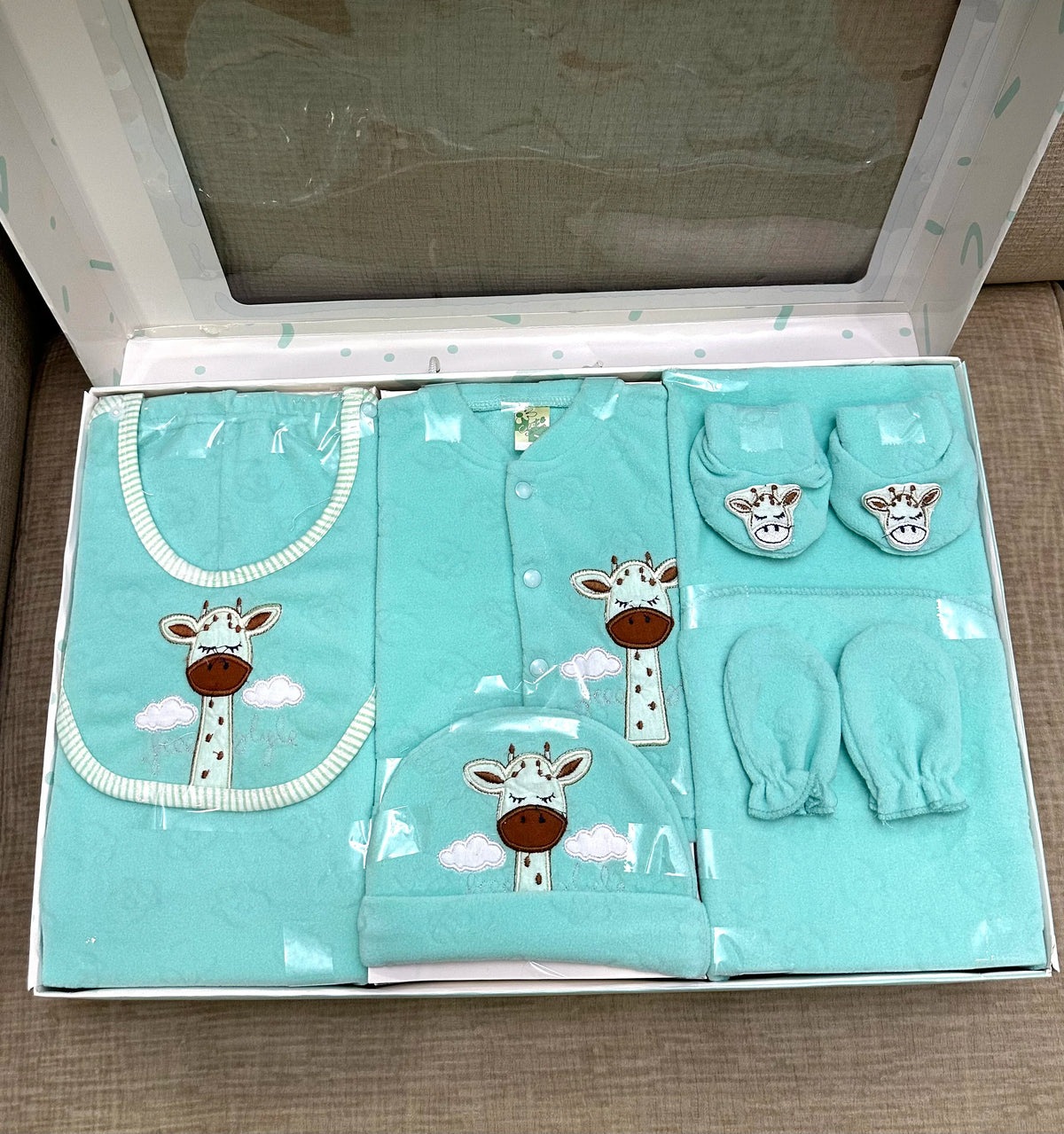 10-Piece Newborn Baby Gift Set | Shirt, Pyjama, Cap & Baby Essentials 🎁